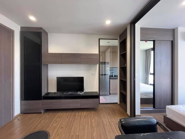 bedroom and room interior of THE LINE Sukhumvit 71