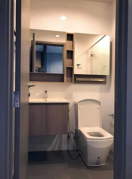 bathroom of THE LINE Wongsawang