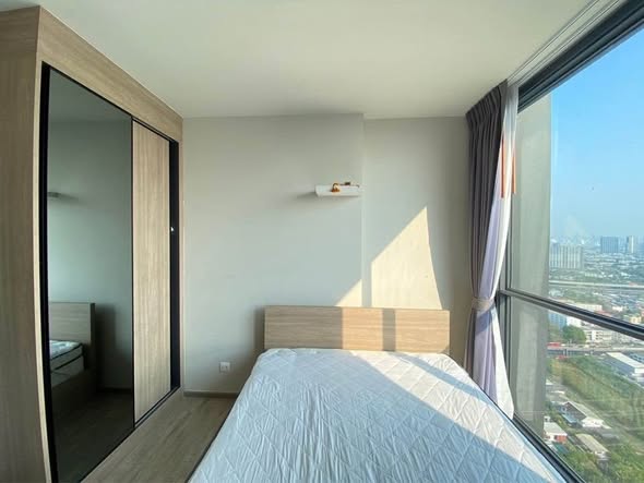bedroom of THE LINE Wongsawang