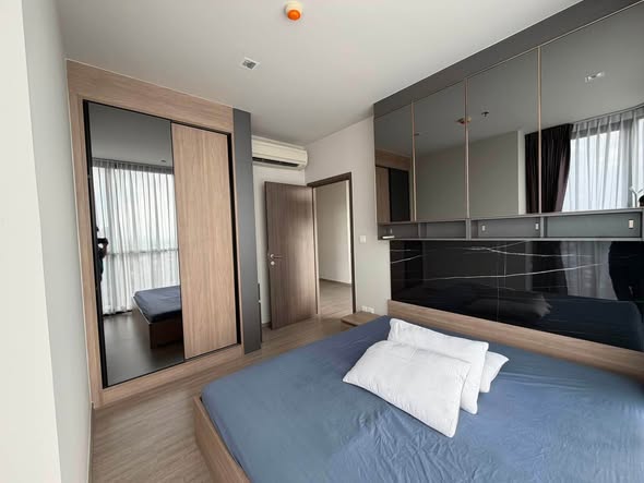 bedroom and room interior of THE LINE Wongsawang