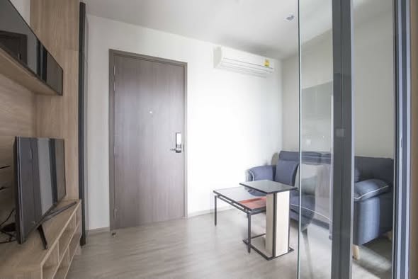 bedroom and room interior of THE LINE Wongsawang