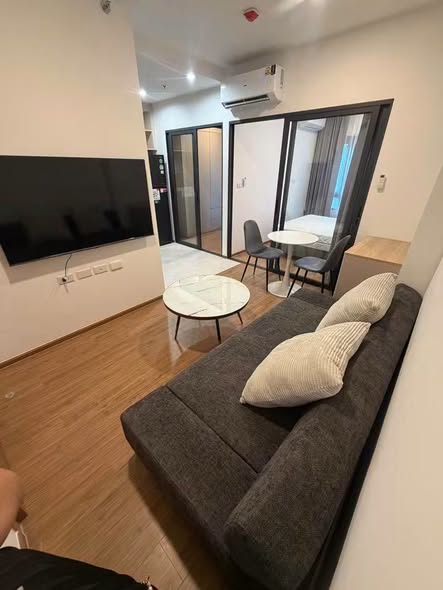 living room and room interior of The Livin Ramkhamhaeng : เดอะ ลิฟวิ่น รามคำแหง