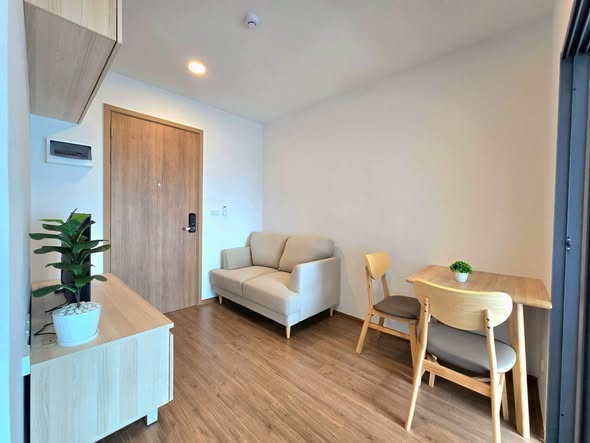 living room and room interior of The Livin Ramkhamhaeng : เดอะ ลิฟวิ่น รามคำแหง