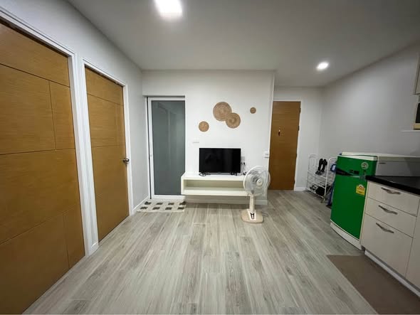 room interior of The Maple @ Ratchada 19