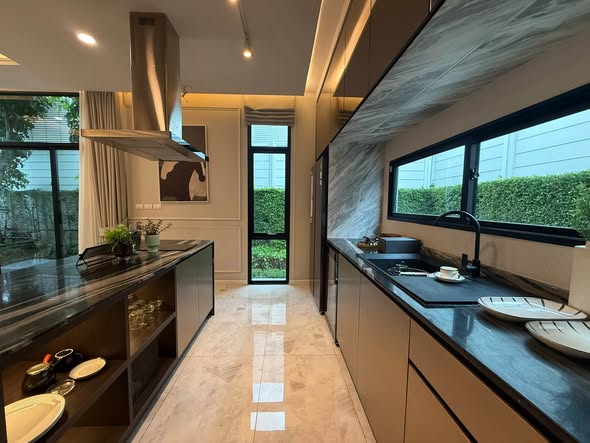 bathroom and kitchen of The Master Reflexion @BTS Onnut