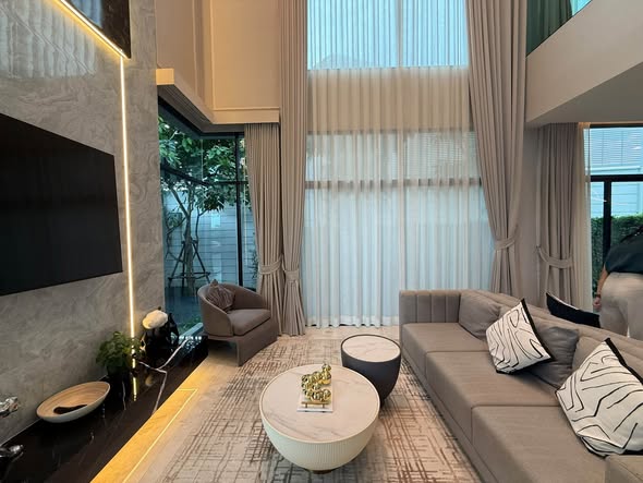 living room and bedroom of The Master Reflexion @BTS Onnut