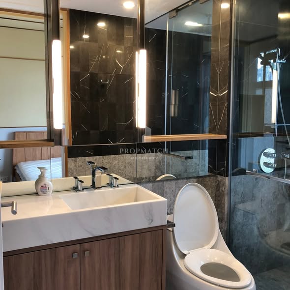 bathroom of The Met Condominium