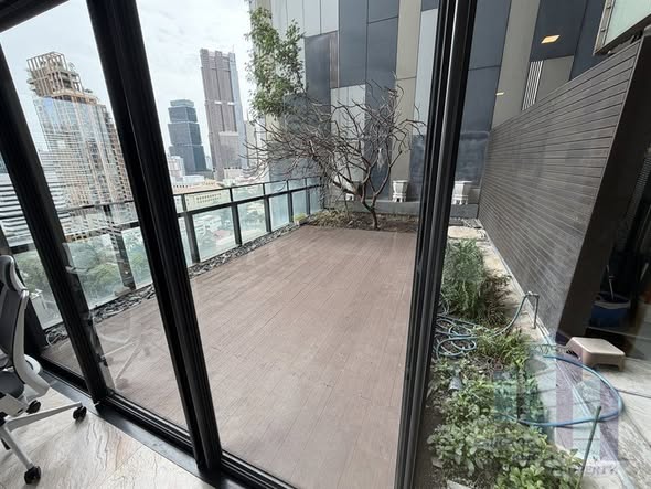 room interior of The Met Condominium