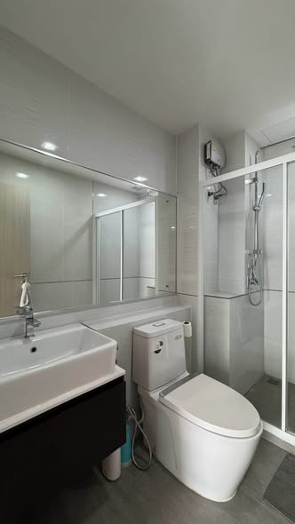 bathroom of The Metropolis Samrong