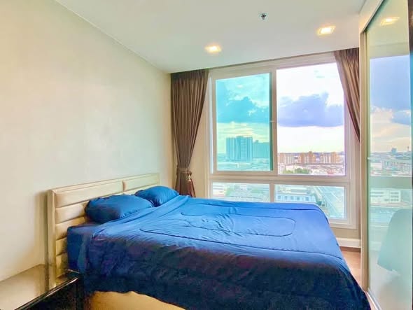 bedroom of The Metropolis Samrong
