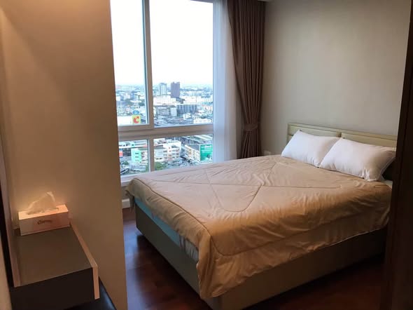 bedroom of The Metropolis Samrong