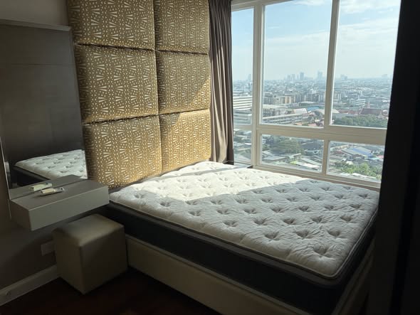 bedroom of The Metropolis Samrong