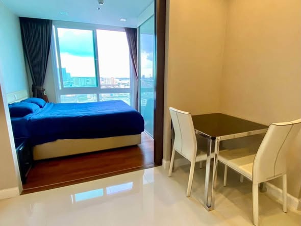 bedroom of The Metropolis Samrong