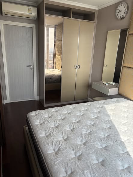 bedroom and room interior of The Metropolis Samrong
