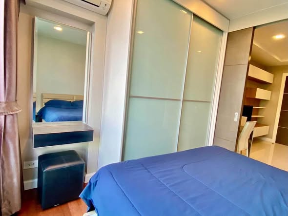 bedroom and room interior of The Metropolis Samrong