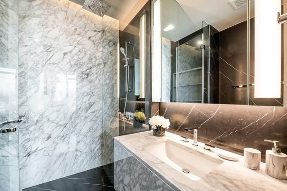 bathroom of The Monument Thong Lo