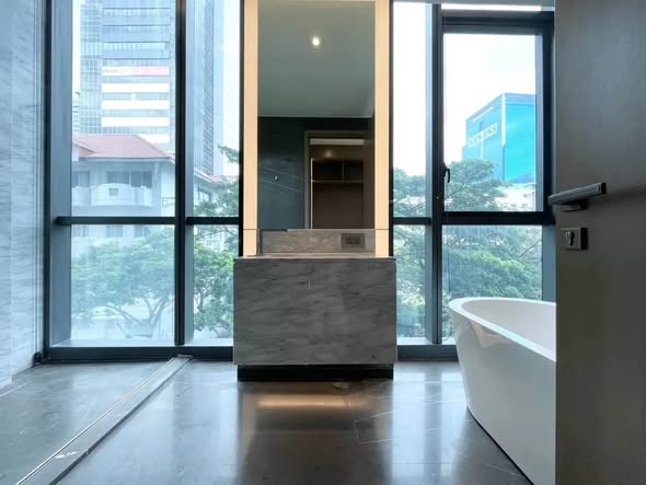 bathroom of The Monument Thong Lo