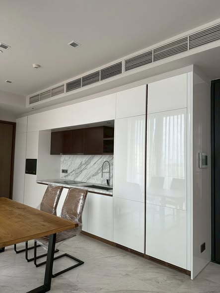 room interior and kitchen of The Monument Thong Lo