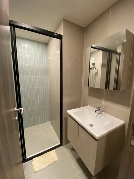 room interior and bathroom of THE MUVE Sukhumvit 107