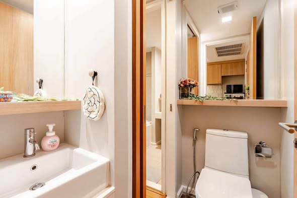 bathroom of The Nest Ploenchit