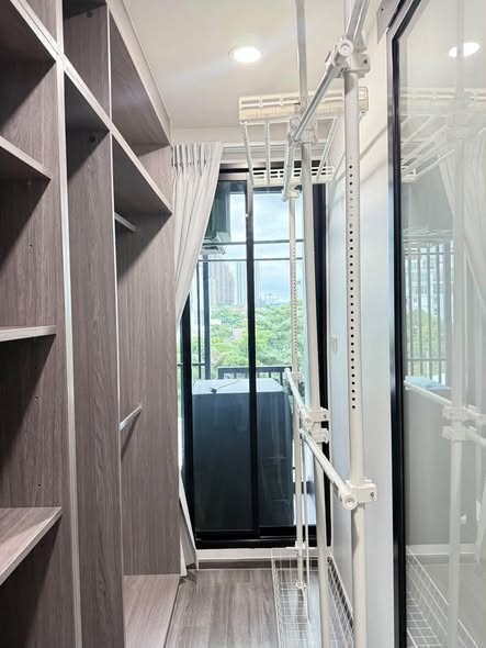 room interior and bathroom of THE ORIGIN LADPRAO 15 ดิ ออริจิ้น ลาดพร้าว 15