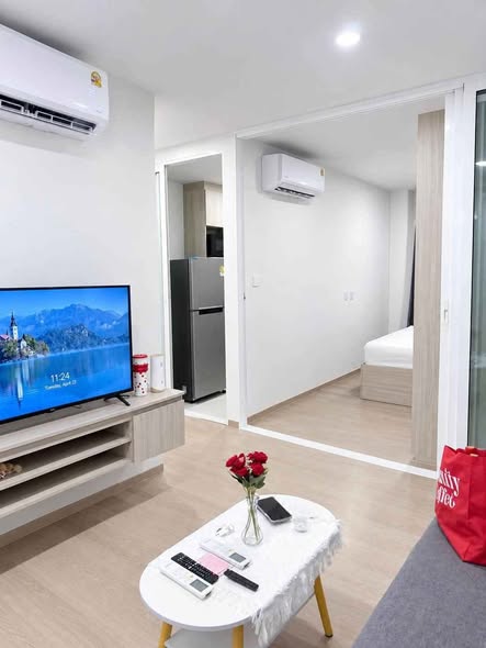 living room and bedroom of The Origin Phahol 57