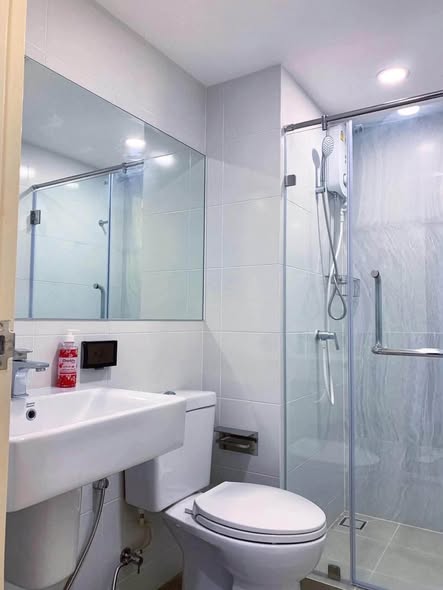 room interior and bathroom of The Origin Phahol-Saphanmai