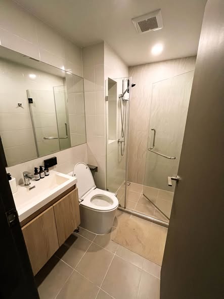 room interior and bathroom of The Origin Ratchada-Lat Phrao