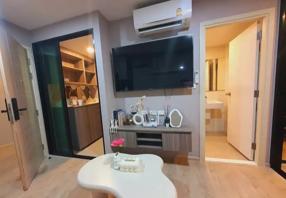 bedroom and room interior of The Origin Sukhumvit 105