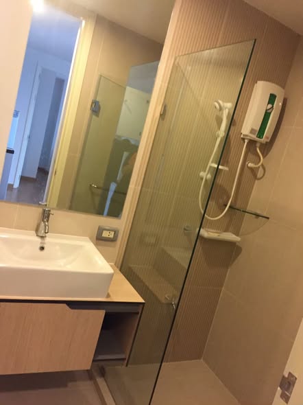 room interior and bathroom of The Parkland Ratchada-Wongsawang