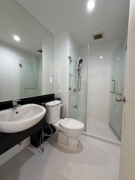 bathroom of The Parkland Taksin -Tha Phra