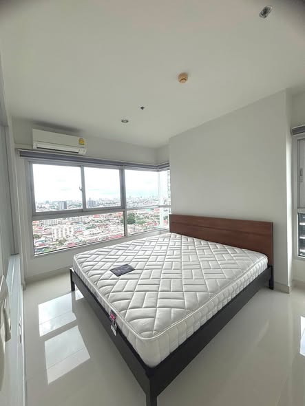 bedroom of The Parkland Taksin -Tha Phra