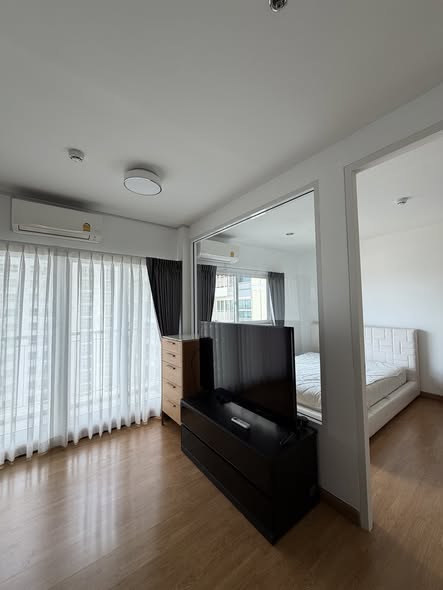 bedroom and room interior of The Parkland Taksin -Tha Phra