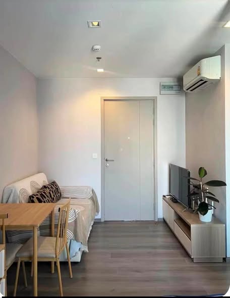 bedroom and room interior of The Politan Rive