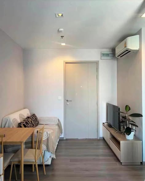 bedroom and room interior of The Politan Rive