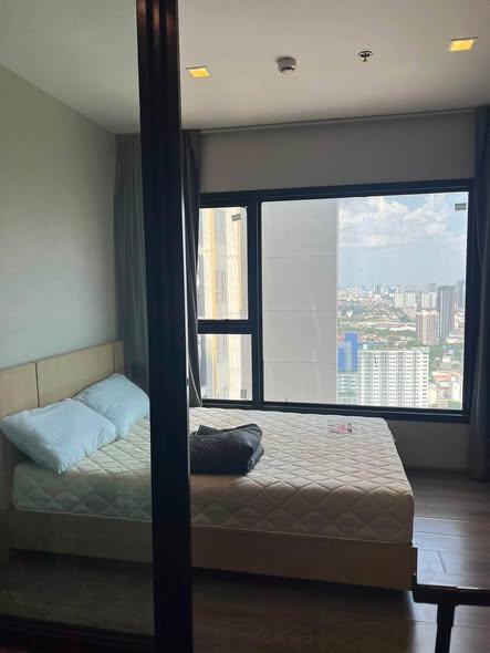 bedroom and room interior of The Politan Rive