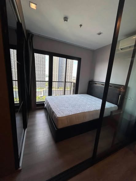 bedroom and room interior of The Politan Rive