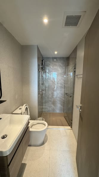bathroom of The Privacy S101