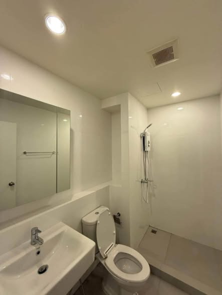 bathroom of The Prodigy Condo MRT Bangkhae