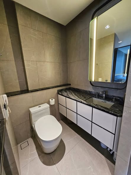 bathroom of The Reserve Sukhumvit 61