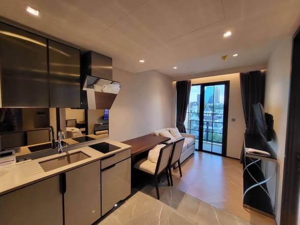 bedroom and kitchen of The Reserve Sukhumvit 61
