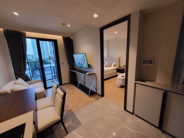 bedroom and room interior of The Reserve Sukhumvit 61