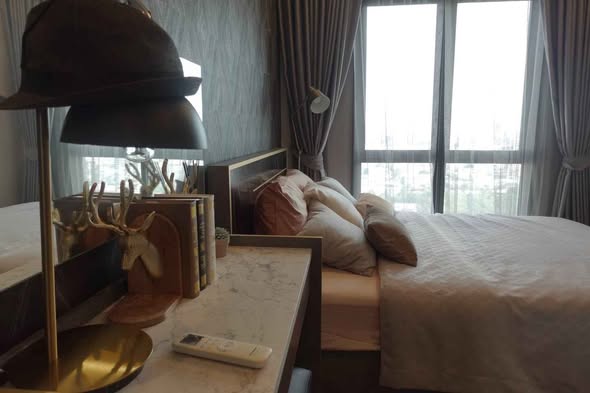 bedroom of The Rich Sathon-Taksin