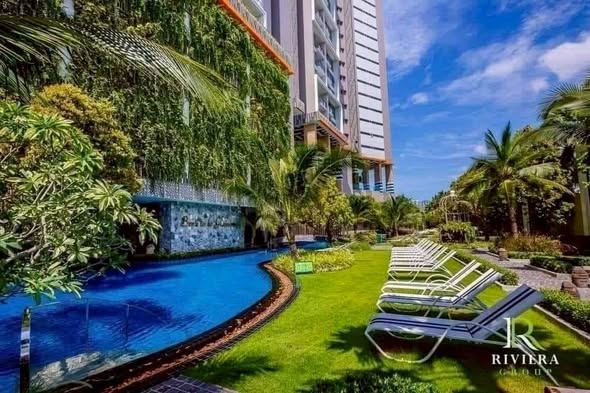 pool of The Riviera Wongamat Beach : เดอะ ริเวียร่า วงศ์อมาตย์ บีช