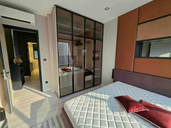 bedroom of The Room Phaya Thai