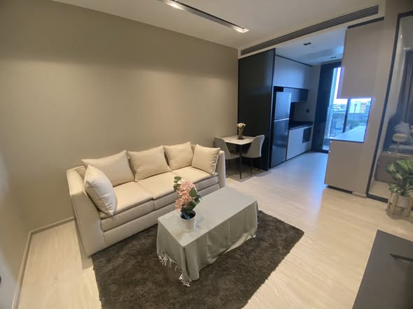 living room of THE ROOM SUKHUMVIT 38 | เดอะรูม สุขุมวิท 38