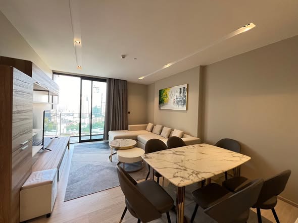 living room of THE ROOM SUKHUMVIT 38 | เดอะรูม สุขุมวิท 38