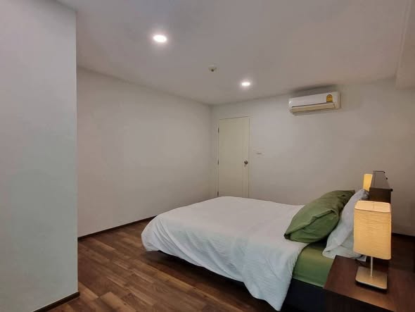 bedroom of The Room Sukhumvit 79