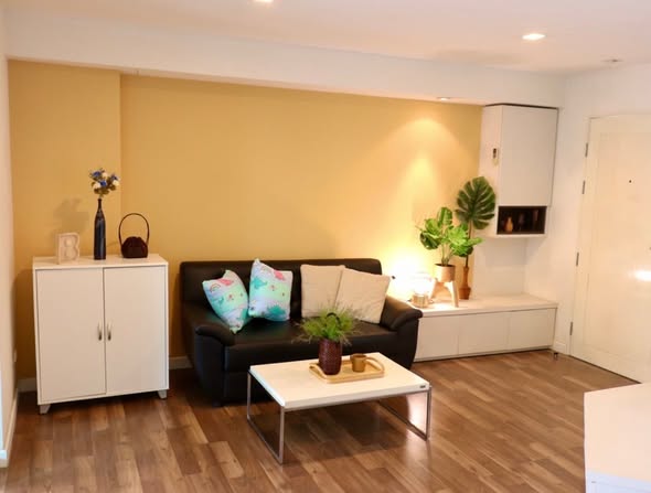living room of The Room Sukhumvit 79