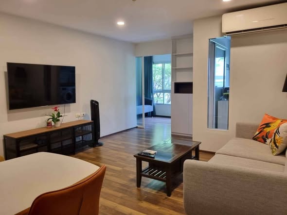 living room and bedroom and room interior of The Room Sukhumvit 79
